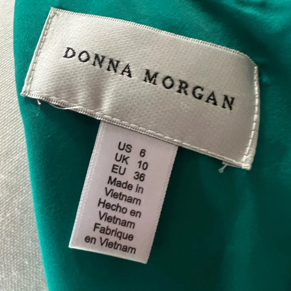 Donna Morgan Green Dress – Fitted Silhouette with Ruffled Cuffs - Picture 7 of 12
